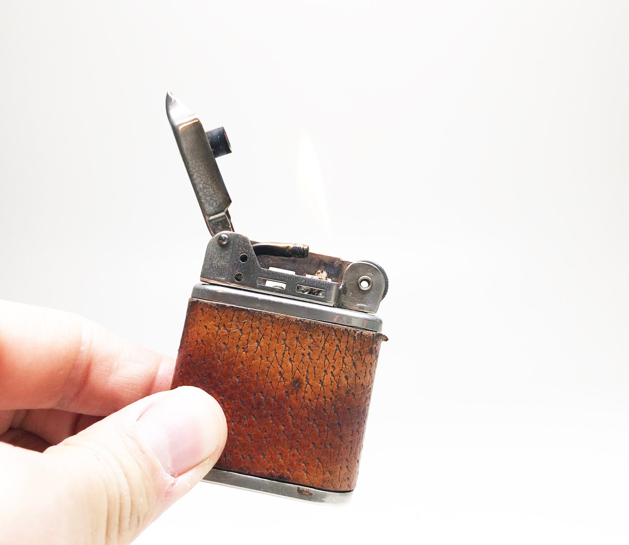 BEATTIE JET LIGHTER Working 1940s Lift Arm Leather Wrapped Old