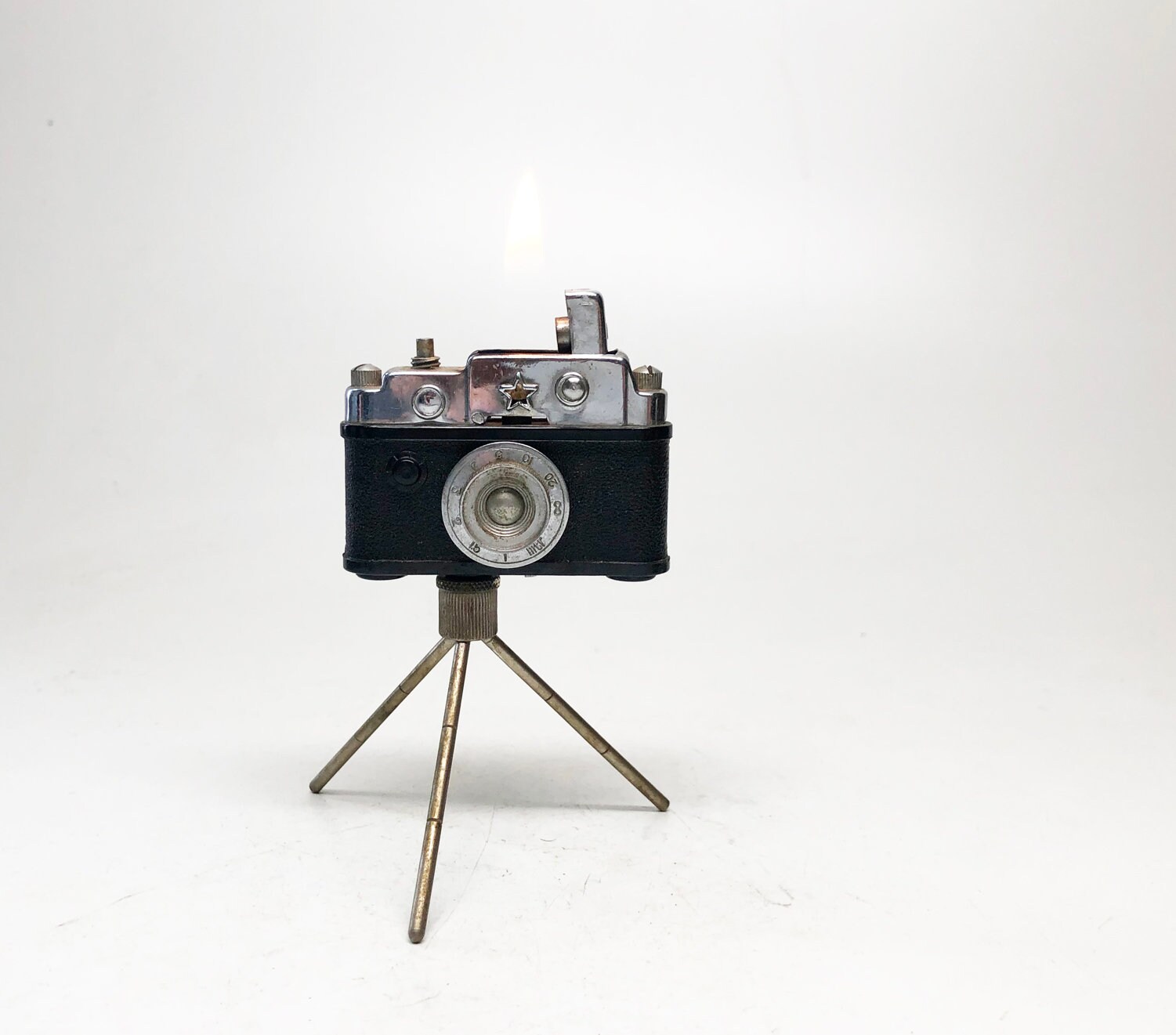 ANTIQUE CAMERA LIGHTER Working 1950s Tripod Camera Shaped Occupied