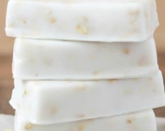 Oatmeal Goats Milk Soap, Natural Exfoliating Skincare for Sensitive Skin