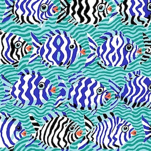Puede incluir: Patrón repetitivo de peces estilizados en azul, blanco y negro. Los peces tienen rayas onduladas y detalles en naranja, sobre un fondo turquesa ondulado. El diseño evoca un tema acuático, ideal para textiles.