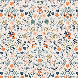 Könnte beinhalten: Ein sich wiederholendes Muster auf cremefarbenem Hintergrund mit stilisierten botanischen Illustrationen. Das Design umfasst orangefarbene Blumen, hellblaue Blüten, dunkelblaue Blätter und grünes Blattwerk in einer symmetrischen, dichten floralen Anordnung.