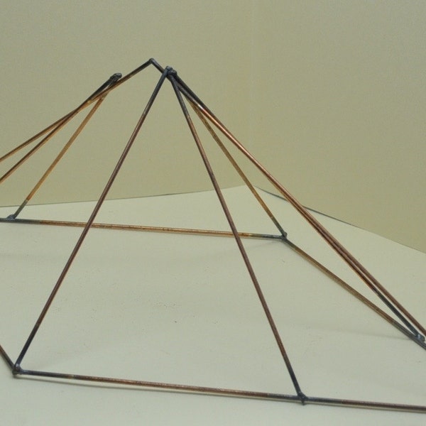 Faceted Pyramid Wire Planter
