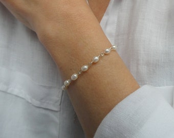 Freshwater pearl bracelet, Ivory pearl beaded bracelet, June birthstone gift, Pearl bridesmaid bracelet, Bridal pearl bracelet gift