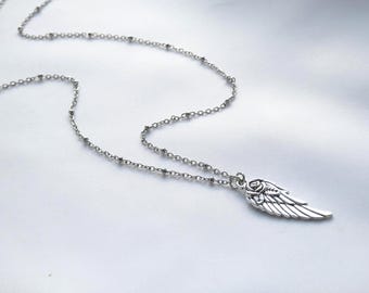Collar largo con forma de ala de ángel: Cadena satélite de acero inoxidable