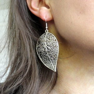 Boucles d&#39;oreilles feuille d&#39;argent : grandes boucles d&#39;oreilles tendance bohèmes en filigrane