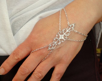 Silver Filigree Hand Chain Bracelet Ring: Boho Jewelry