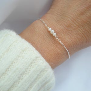 Petite Freshwater pearl bracelet, Sterling Silver pearl bracelet, June birthstone gift, Pearl bridesmaid bracelet, Everyday bracelet