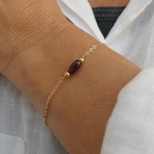 Granat Armband, Goldkette und Granat Stein Armband, Edelstein Armband, Januar Geburtsstein Armband, Armband aus rotem Stein