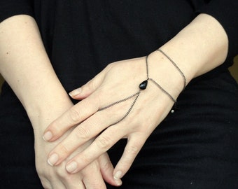 Slave bracelet, Black crystal slave bracelet ring, Hand bracelet, Bead slave bracelet, Bead hand bracelet, Gothic bridal bracelet