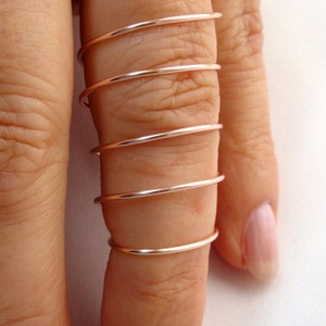 Anello a dito intero in filo d'oro rosa, anello lungo a spirale in oro rosa, anello regolabile in filo d'oro rosa immagine 4