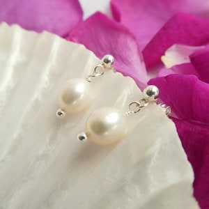 Sterling Silber Teardrop Perlenohrringe: Zierliches Juni Birthstone Geschenk