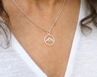 Berghalsband i sterlingsilver: Elegant natursmycke i present