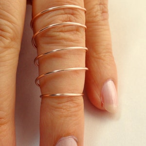 Anello a dito intero in filo d'oro rosa, anello lungo a spirale in oro rosa, anello regolabile in filo d'oro rosa immagine 2