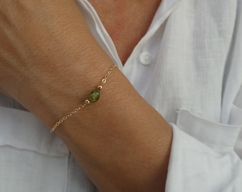 Peridot bracelet, Gold peridot gemstone bracelet, Green stone bracelet, August birthstone gift, Stacking bracelet, Delicate peridot bracelet