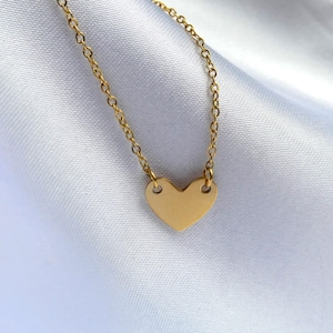 Collar con dije de corazón, Gargantilla de corazón de oro, Regalo para ella, Regalo para el día de San Valentín, Joyería delicada con un pequeño corazón de acero inoxidable
