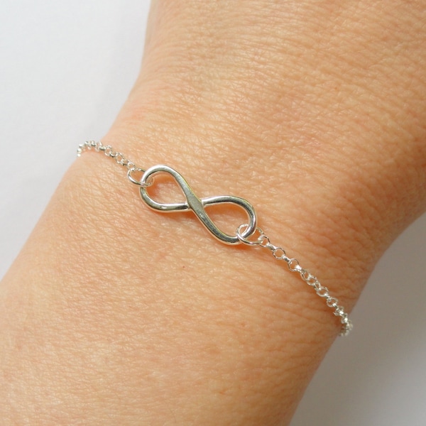 Sterling silver Infinity bracelet, Eternity bracelet, Figure 8 bracelet, Bridesmaid gift, Elegant delicate bracelet, Gift for sister, friend