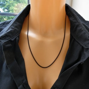 Czarny naszyjnik z łańcuszkiem: minimalistyczny, wielowarstwowy naszyjnik unisex