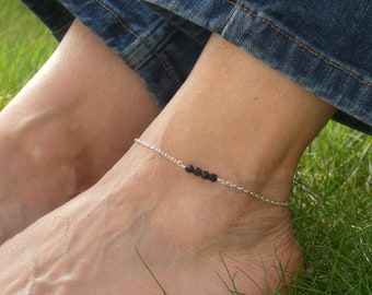 Silver black onyx anklet, Gemstone ankle bracelet, Black onyx crystal anklet, Edgy anklet gift, Gothic style anklet, Layering anklet