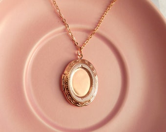 Rose gold picture locket necklace, Oval picture locket, Photo necklace, Photo gift, Keepsake jewellery, Mothers day gift / Grandma gift