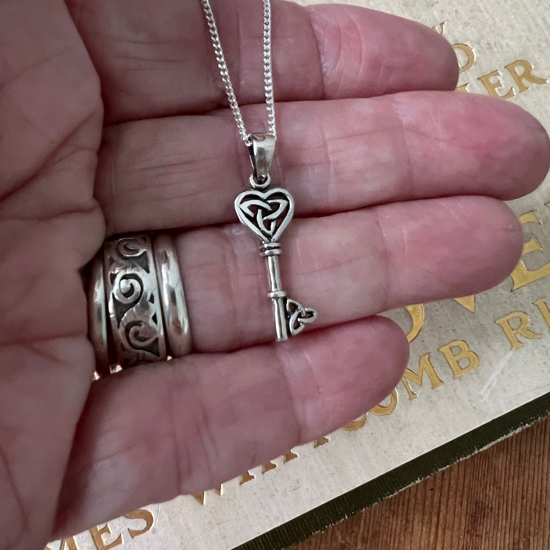 Libellen Halskette Aus Sterling Silber – Keltisches Design Mit Herz-Anhänger