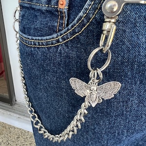 Cadena para llavero de polilla, llavero de acero con eslabones pesados de polilla con cabeza de muerte, llavero grunge con forma de calavera de polilla, llavero, cadena para billetera con colgante de polilla