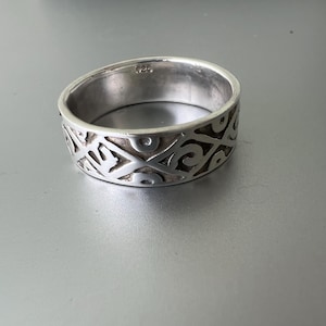 Art Deco Engraved Sterling Silver Ring: Vintage Wedding Band Size 10.75