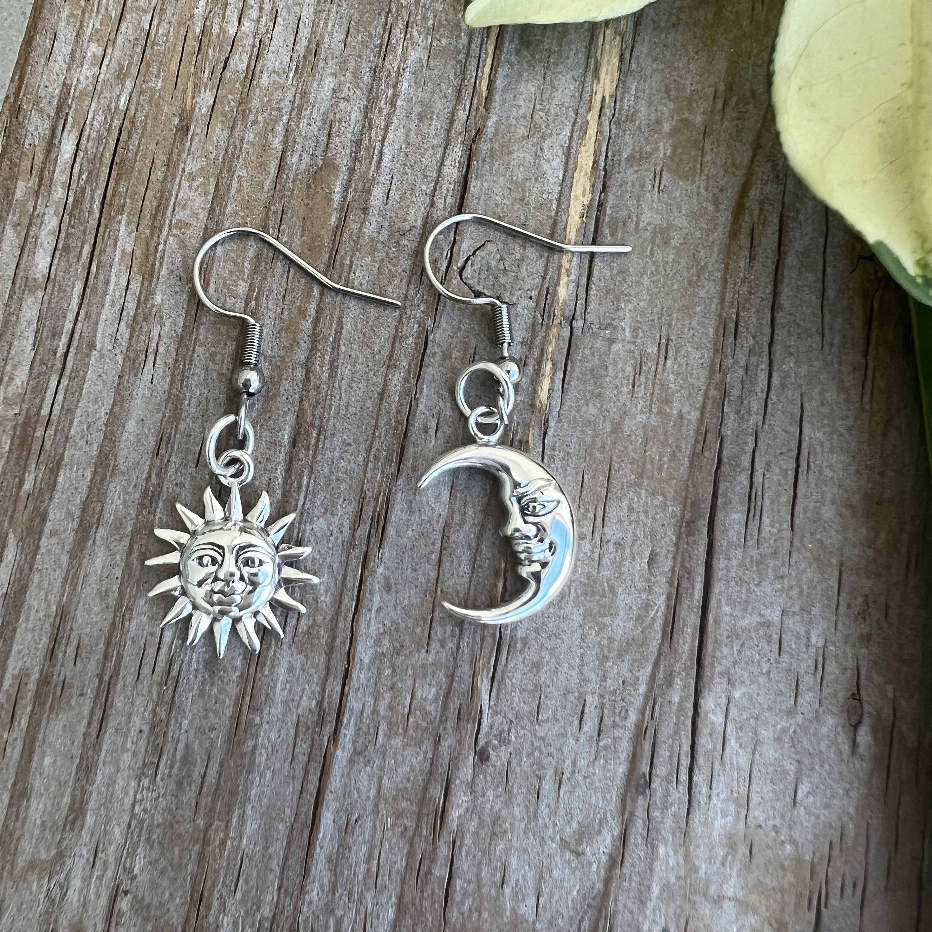 太陽と月のイヤリング スターリングシルバー 黒曜石 月 ダングルイヤリング ボーホージュエリー レディース ガールズ, スターリングシル　並行輸入 | URONE 太陽と月 ダングルイヤリング 女性用 スターリング