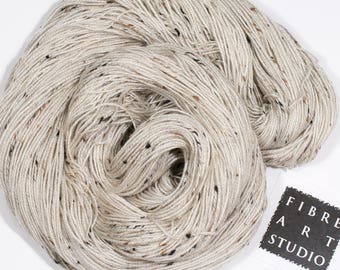 Undyed Donegal Tweed Yarn | Fingering Weight | 100 g 438 yds | Superwash Merino Wool Nylon | Sock Yarn | Dyable Wool | Dyeable Yarn