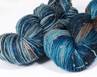 Donegal>> Fingering 100g 438 yd | Variegated Donegal Tweed Yarn in Navy, Purple, Brown | Superwash Merino Wool  Nylon | Whale's Tail