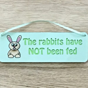 Konijn is gevoed Herinnering: Gepersonaliseerde custom-made dubbelzijdige deur of muur plaque voor dierenliefhebbers
