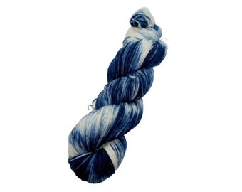 Sockenwolle Merino Superfine handgefärbt - super soft - 100 g Strang - navy blau mit hellblau und natur