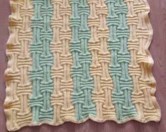 Babydecke handgestrickt, Babyparty, warme Decke gelb-mint, 72 x 77 cm