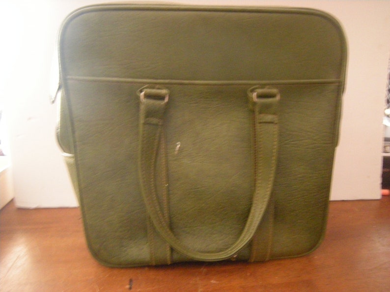 vtge travel bag-samsonite-army green-zipper-2 outside pocket-sport bag-overnight bag-