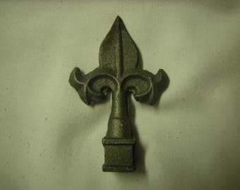 iron finial-fleur de lys-supply-arts crafts -assemblage-hardware-home decor-home and living-upcycle-iron-