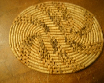 vtge wicker placemat-trivet-hot pad-oval shaped-woven natural material-boho style-home and living-kitchen and dining-pot holder-