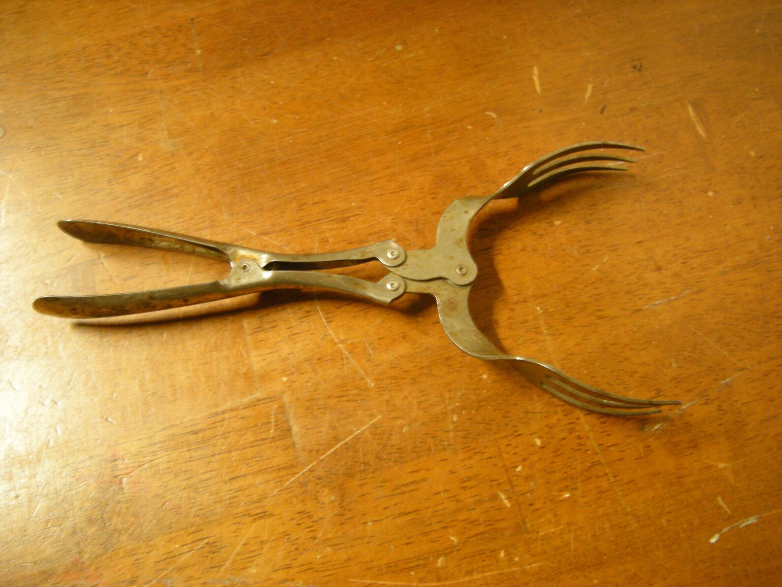 Vtge Androck Metal Tongmade in Usarustichome and Livingkitchen