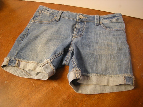 vtge mini shorts-Paris Blues-siza 5-slightly distressed-summer shorts-teen agers-blue denim-