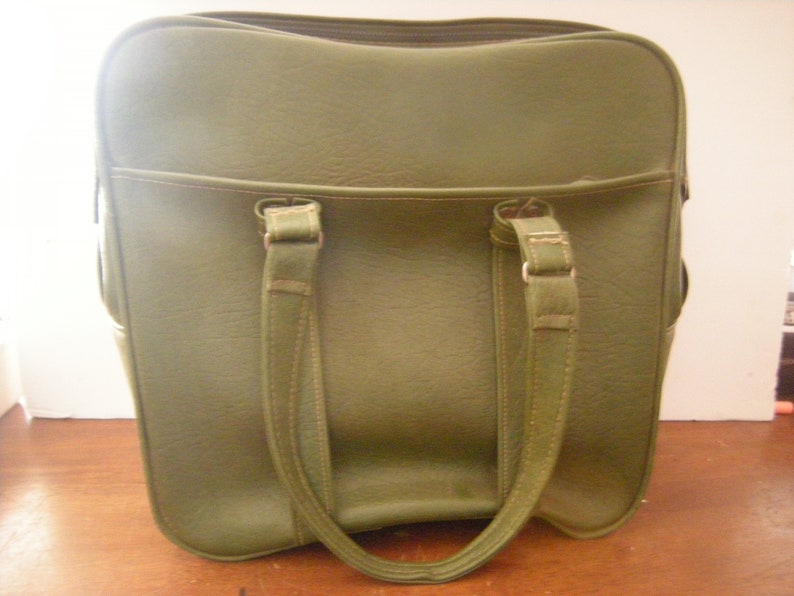 vtge travel bag-samsonite-army green-zipper-2 outside pocket-sport bag-overnight bag-