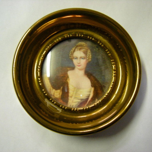 cameo portrait-stelzner cameo-wall display-boudoir display-round frame-Countess Hohnstein-