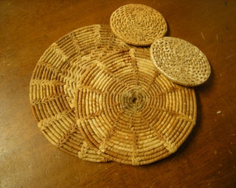 2 vtge hotplates-2 vtge coasters-woven-home and living-home decor-kitchen and dining-wall hanging-