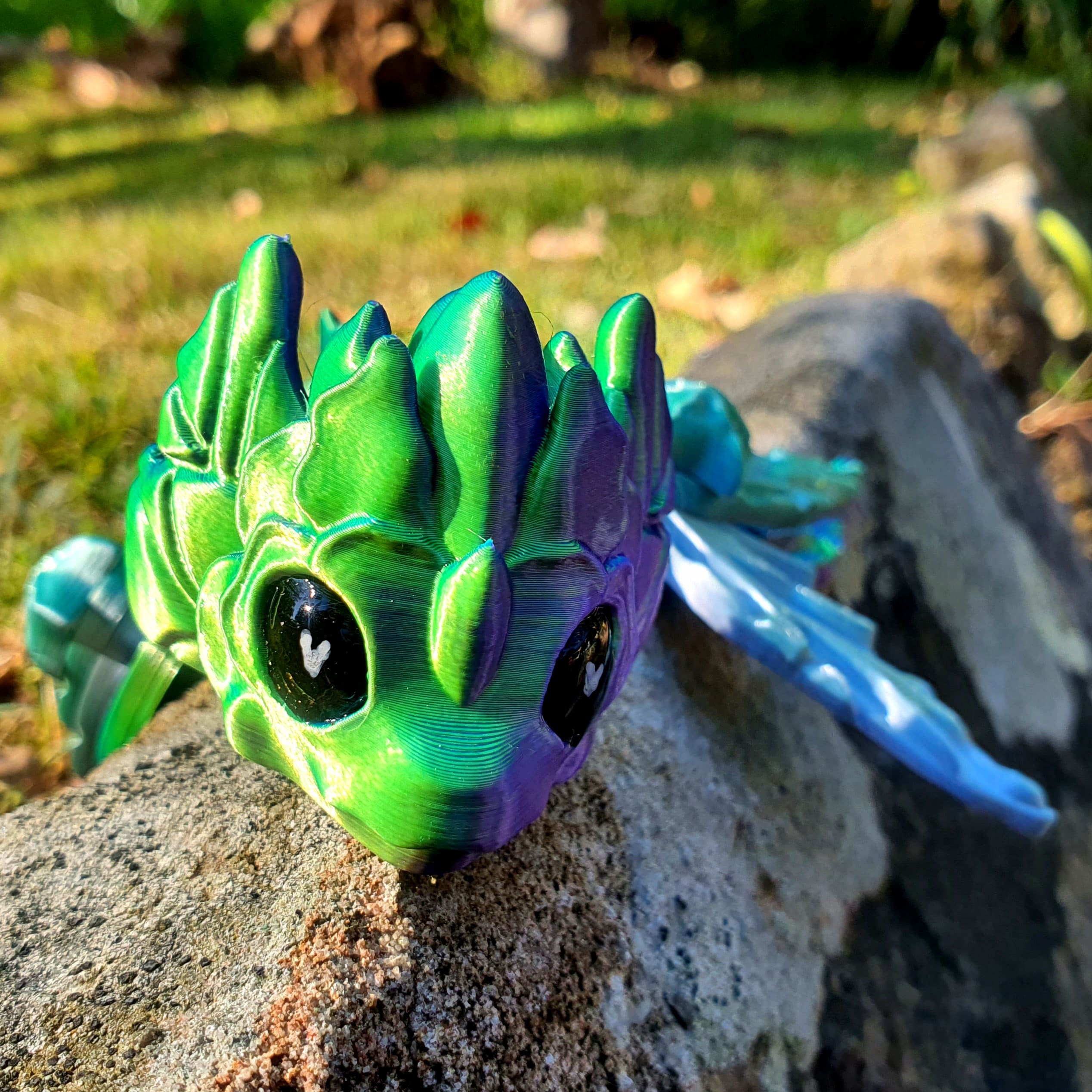 Drache Modell, Mizu der Wasserdrache, geflügelte gelenkige Fantasy Kreatur, Fidget Spielzeug, Neurovielfalt Spielzeug