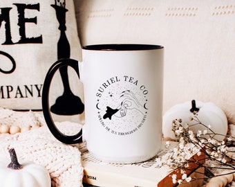 Suriel Tea Co Taza ACOTAR Taza de lectura Libros prohibidos Taza Velaris Taza de café Booktok Taza SJM Bibliophile Taza Regalo de café Regalo para los amantes de los libros