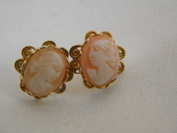 Cameo Earrings Vintage Unmarked Shell Cameo... Cl… - image 1