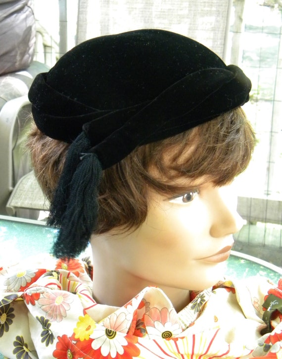 1930's Milgrim Velvet Hat Silk Tassels Immaculate… - image 2