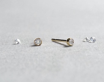 Winzige 1,5 mm Diamant Ohrringe, 14k Gold Runde Lünette Set Diamant Ohrstecker, spezielles Geschenk für Sie