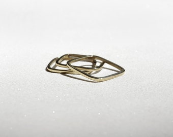 Minimalistischer stapelbarer Goldring - 1 mm dünnes quadratisches Messingband, einzeln oder im Set von 1-3, Alltags- und Schichtschmuck