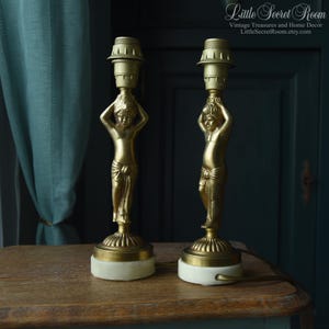 Antike französische Putti-Lampensockel aus Messing: Cherub-Figuren, Hollywood Regency-Beleuchtung
