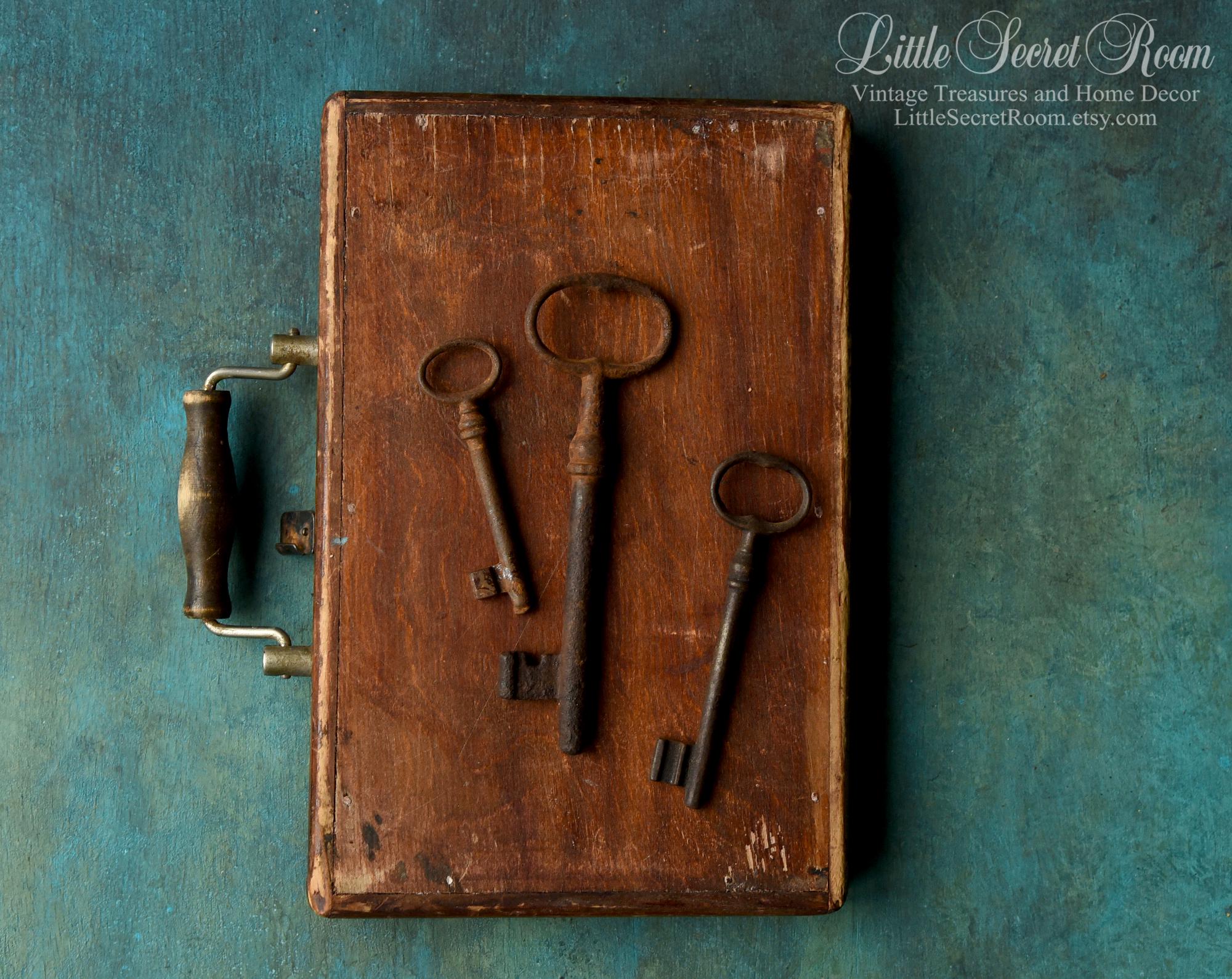 Set of 3 Vintage Skeleton Keys, Antique Rusted Keys With Patina, Old ...