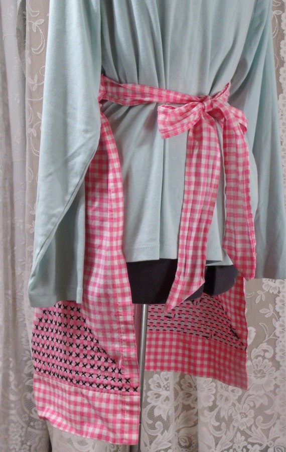 Vintage Gingham Apron with Cross-Stitched Design - image 2