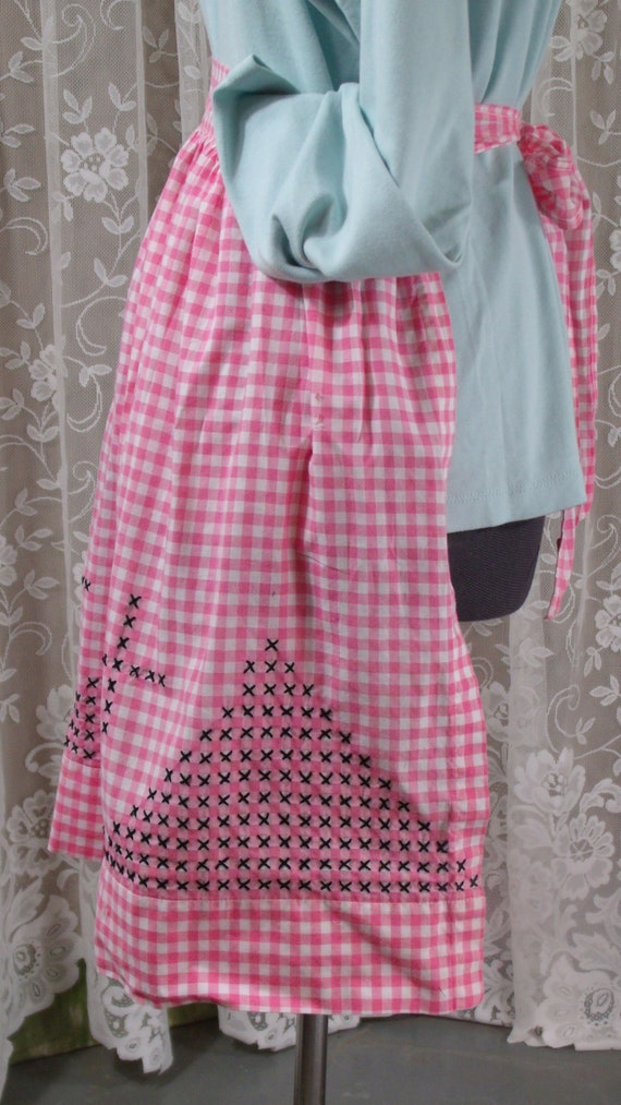 Vintage Gingham Apron with Cross-Stitched Design - image 3